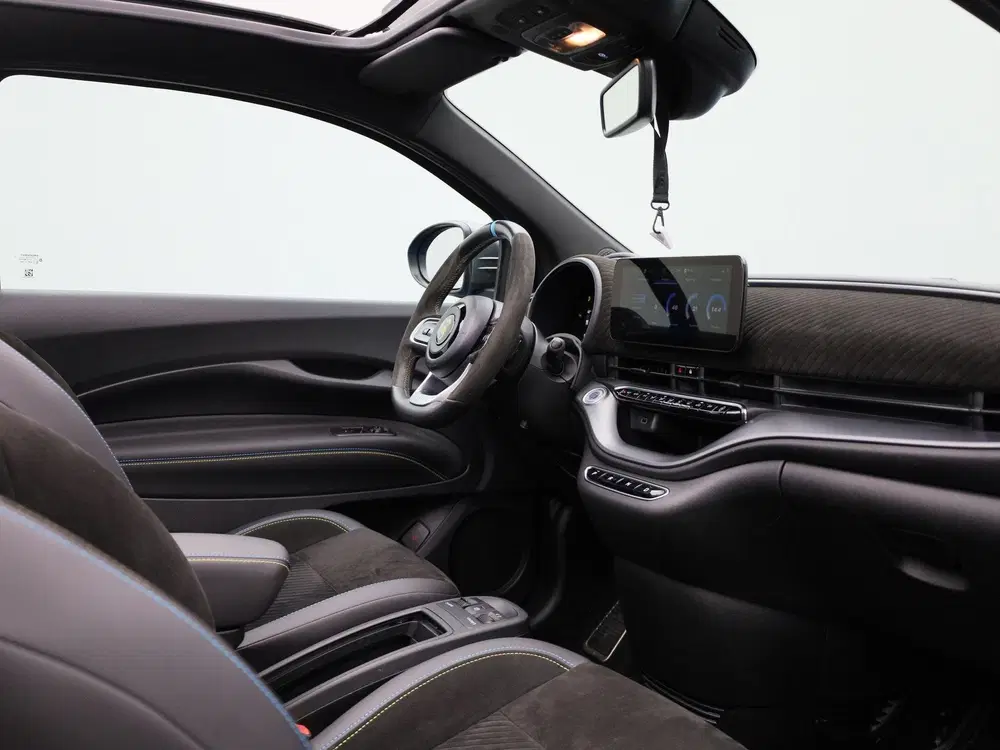 Fiat 500C Abarth Scorpionissima 42 kWh uit 2023, foto 2