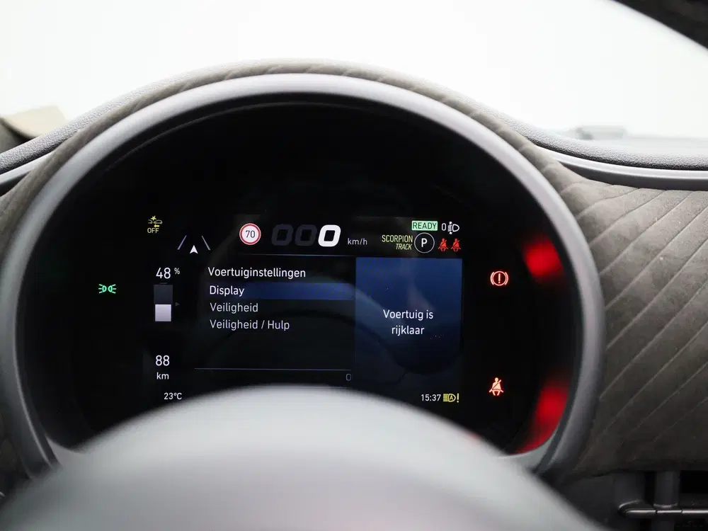Fiat 500C Abarth Scorpionissima 42 kWh uit 2023, foto 9