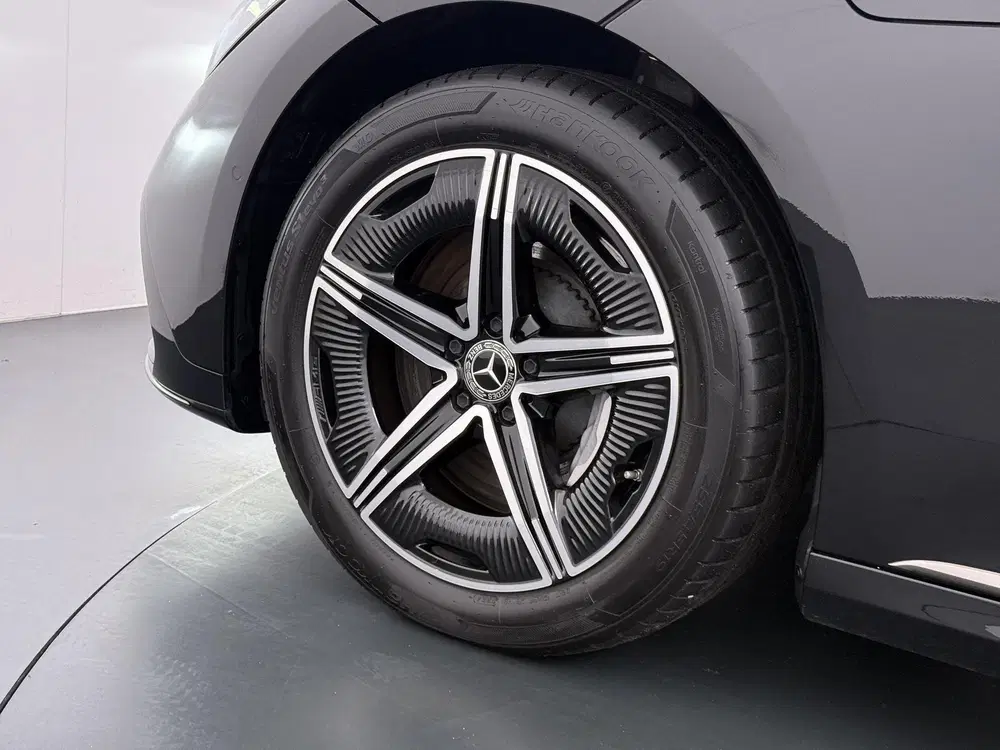 Mercedes-Benz EQE 300 Business Line AMG 89 kWh Sfeerverlicht uit 2023, foto 10