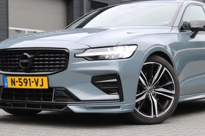 Volvo S60 2.0 B3 R-Design + Panoramadak + 19 Inch + uit 2022, foto 5