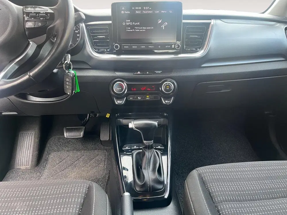 Kia Stonic 1.0i Turbo DynamicLine Automaat uit 2023, foto 14