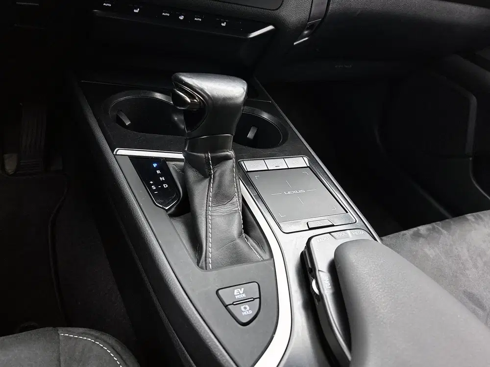 Lexus UX 250h Business Line uit 2019, foto 13