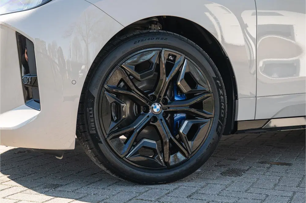 BMW iX xDrive60 M Sport uit 2025, foto 10