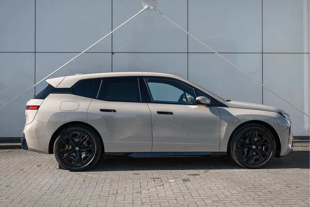 BMW iX xDrive60 M Sport uit 2025, foto 13