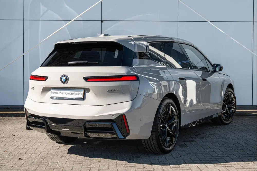 BMW iX xDrive60 M Sport uit 2025, foto 2