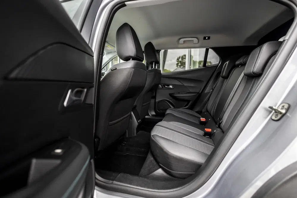 Peugeot 2008 1.2 PureTech Allure Pack uit 2022, foto 10