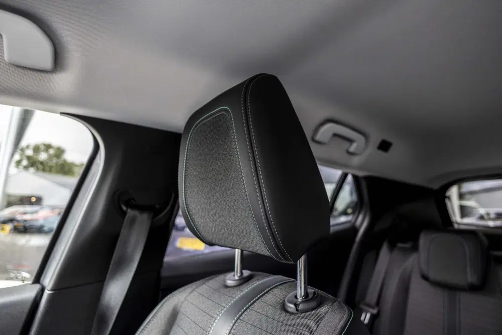 Peugeot 2008 1.2 PureTech Allure Pack uit 2022, foto 12