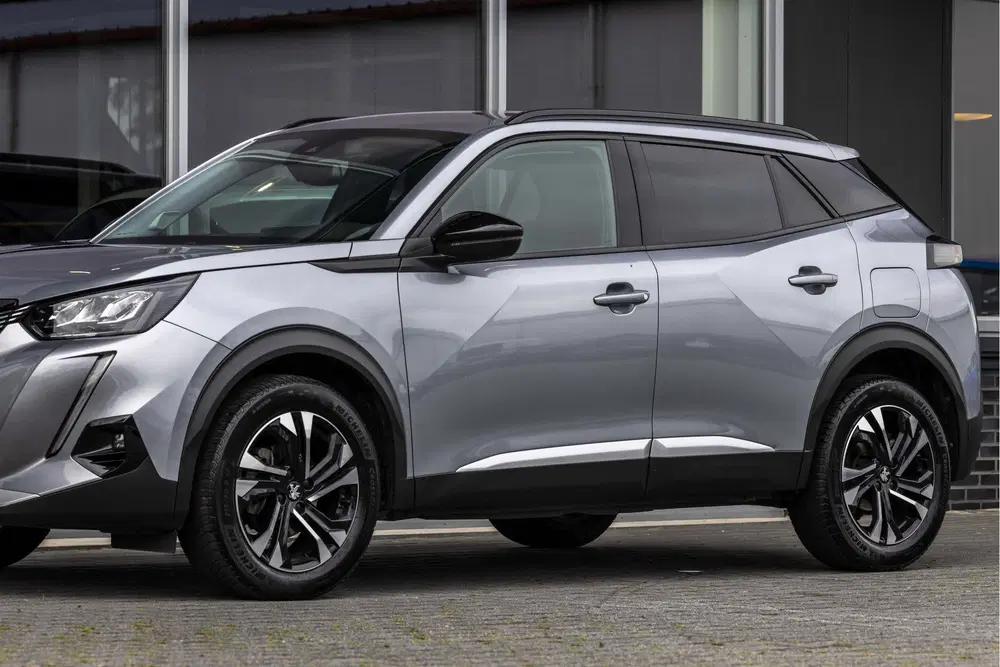 Peugeot 2008 1.2 PureTech Allure Pack uit 2022, foto 14