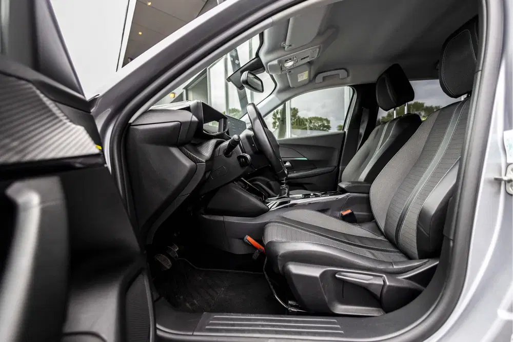 Peugeot 2008 1.2 PureTech Allure Pack uit 2022, foto 9