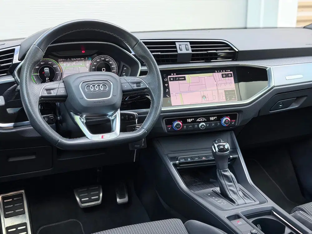 Audi Q3 45 TFSI e S Edition Pano uit 2022, foto 11