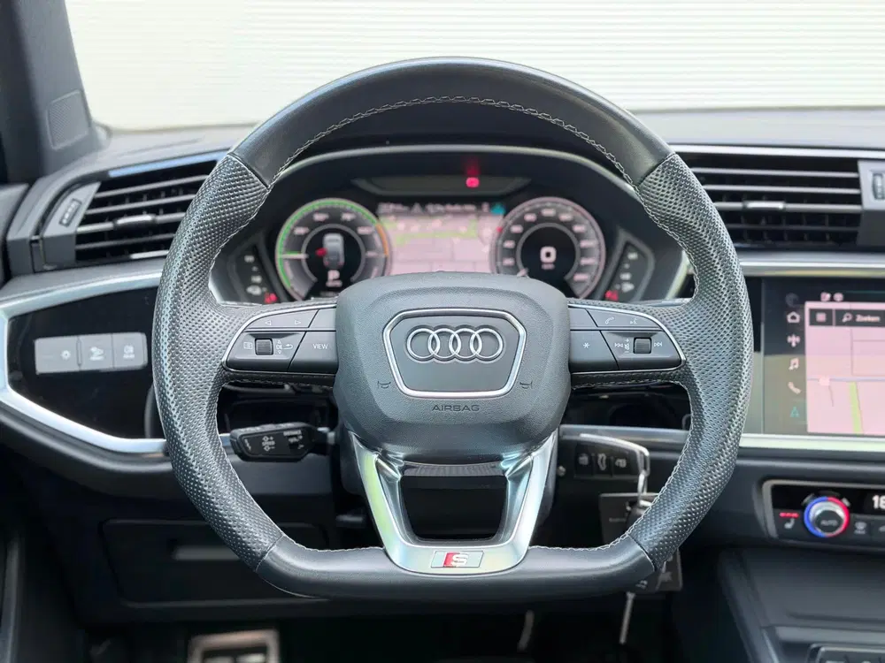 Audi Q3 45 TFSI e S Edition Pano uit 2022, foto 12
