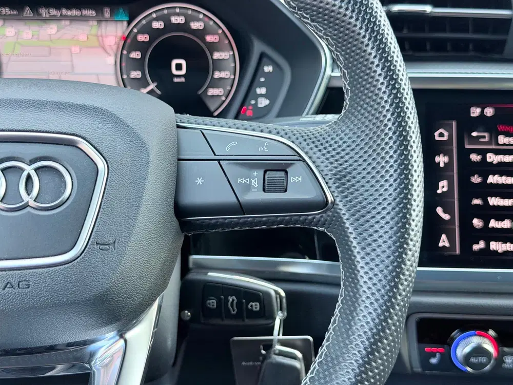 Audi Q3 45 TFSI e S Edition Pano uit 2022, foto 15