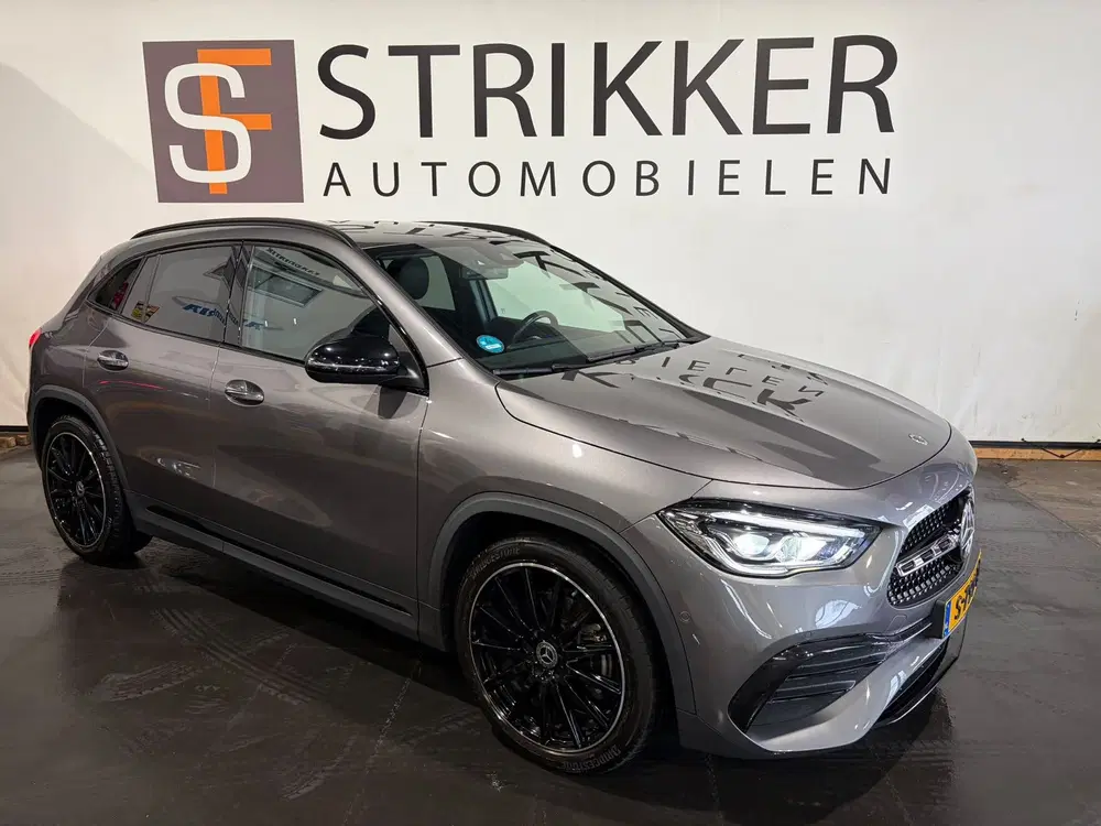 Mercedes-Benz GLA 180 AMG Line uit 2023, foto 2