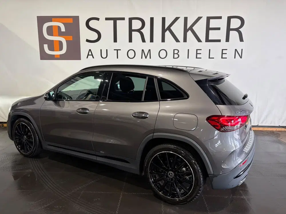Mercedes-Benz GLA 180 AMG Line uit 2023, foto 3