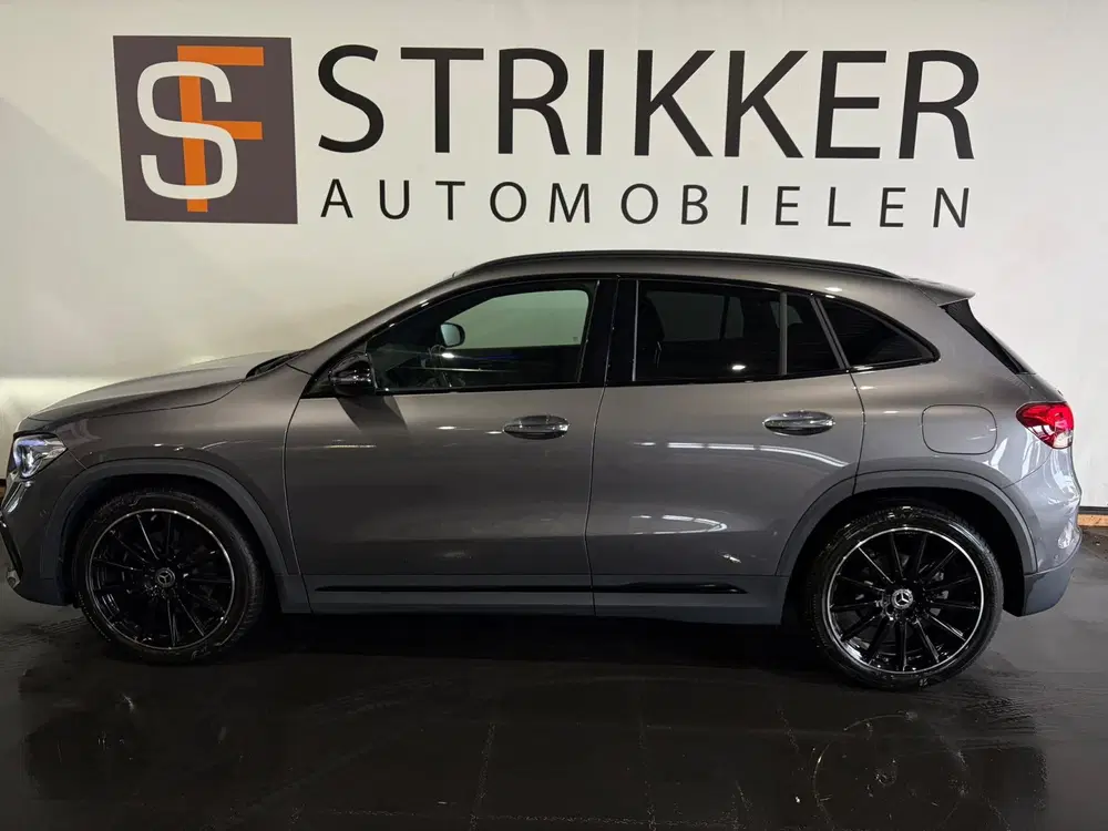 Mercedes-Benz GLA 180 AMG Line uit 2023, foto 4
