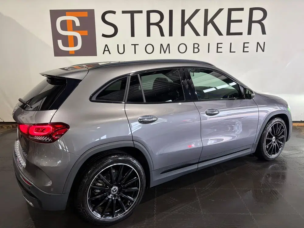 Mercedes-Benz GLA 180 AMG Line uit 2023, foto 5