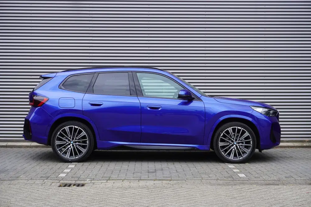 BMW iX1 eDrive20 uit 2026, foto 4