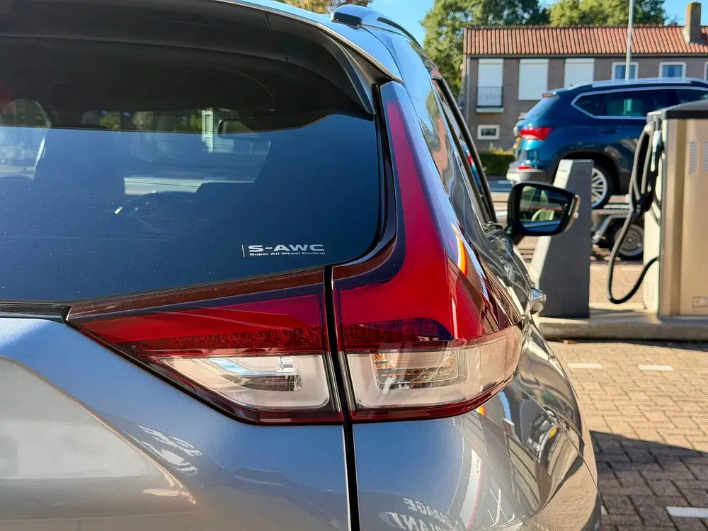 Mitsubishi Eclipse Cross 2.4 PHEV INTENSE+ uit 2024, foto 11