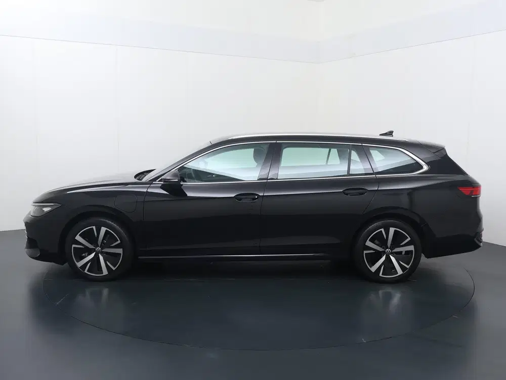 Volkswagen Passat 1.5 eHybrid Business uit 2024, foto 2