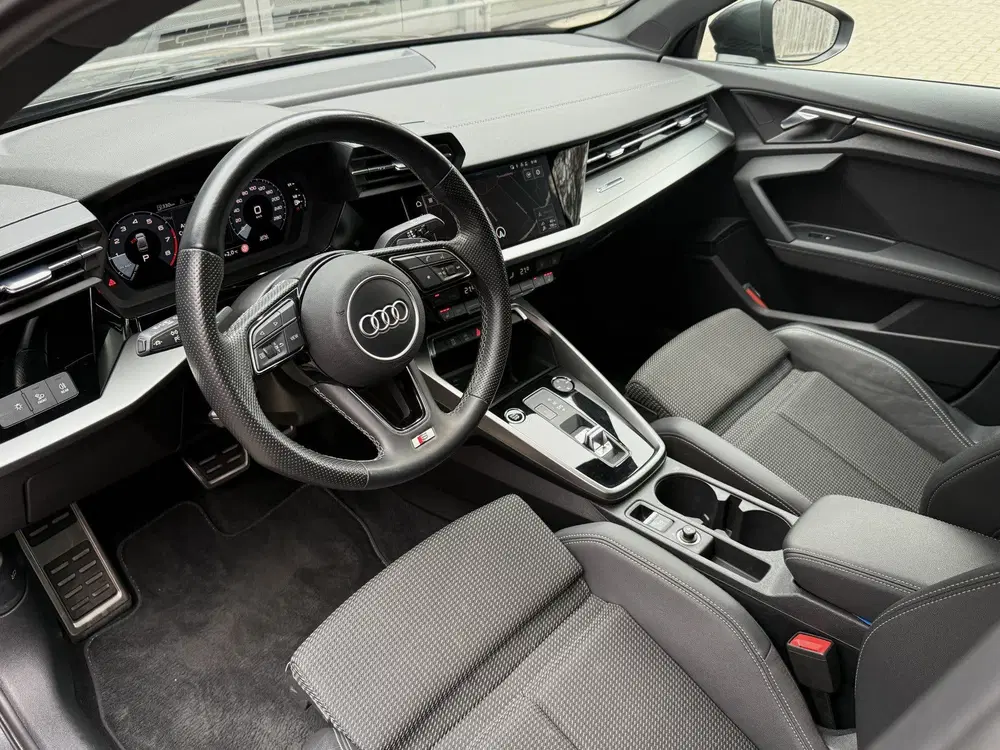 Audi A3 30 TFSI AUT. * * 2x S-LINE * * CARPLAY uit 2021, foto 2