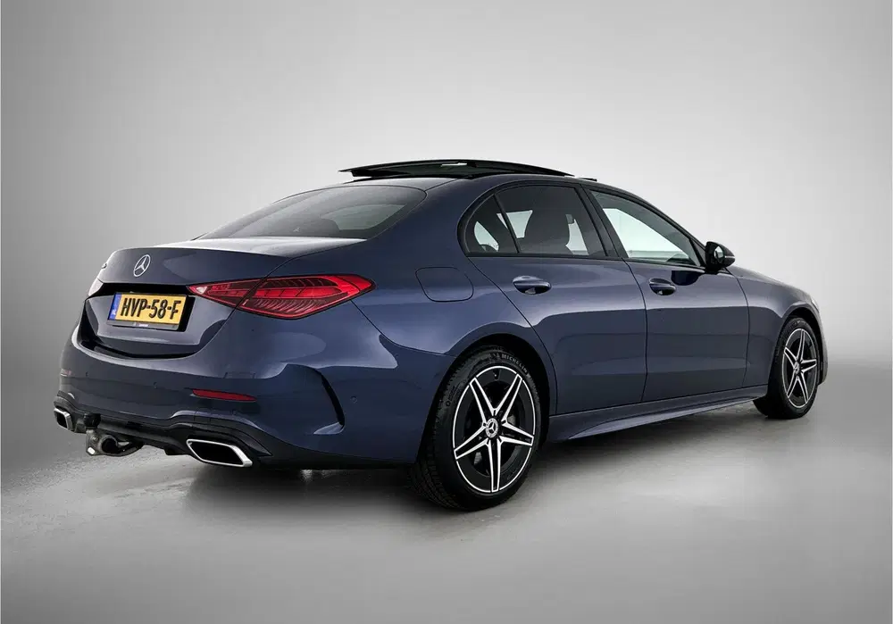 Mercedes-Benz C-Klasse 300 e AMG Nightpakket uit 2025, foto 2