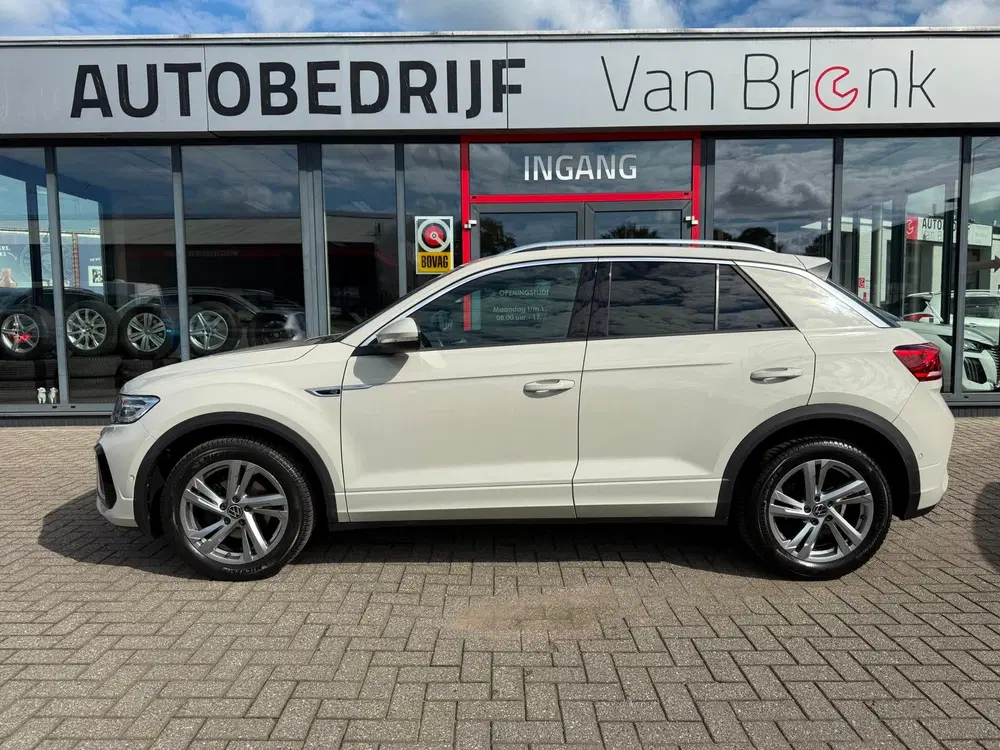 Volkswagen T-Roc 1.5 TSI R-Line uit 2023, foto 2