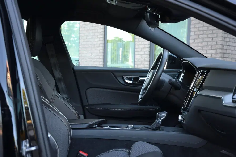 Volvo S60 2.0 T5 250PK R-Design Intro Edition Automa uit 2019, foto 10