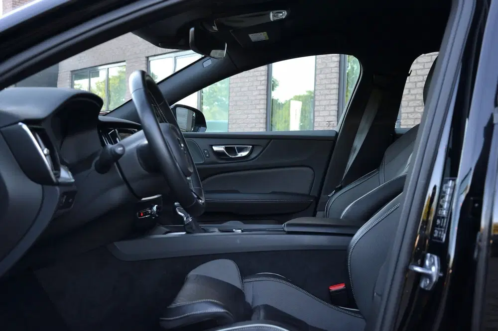 Volvo S60 2.0 T5 250PK R-Design Intro Edition Automa uit 2019, foto 8
