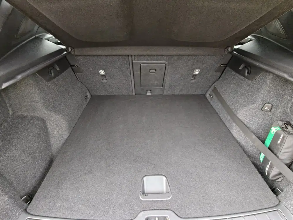 Volvo XC40 T4 Recharge R-Design Expression uit 2020, foto 13
