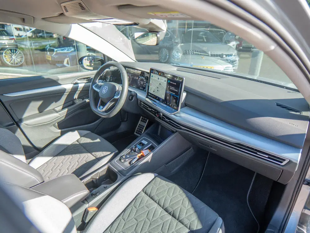 Volkswagen Golf 1.5 eTSI Life Edition uit 2025, foto 5