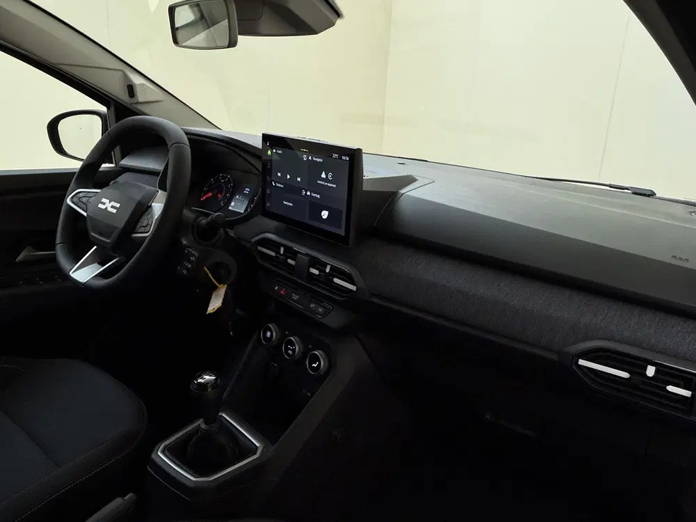 Dacia Sandero 1.0 TCe 100 expression Donkergrijs uit 2026, foto 5