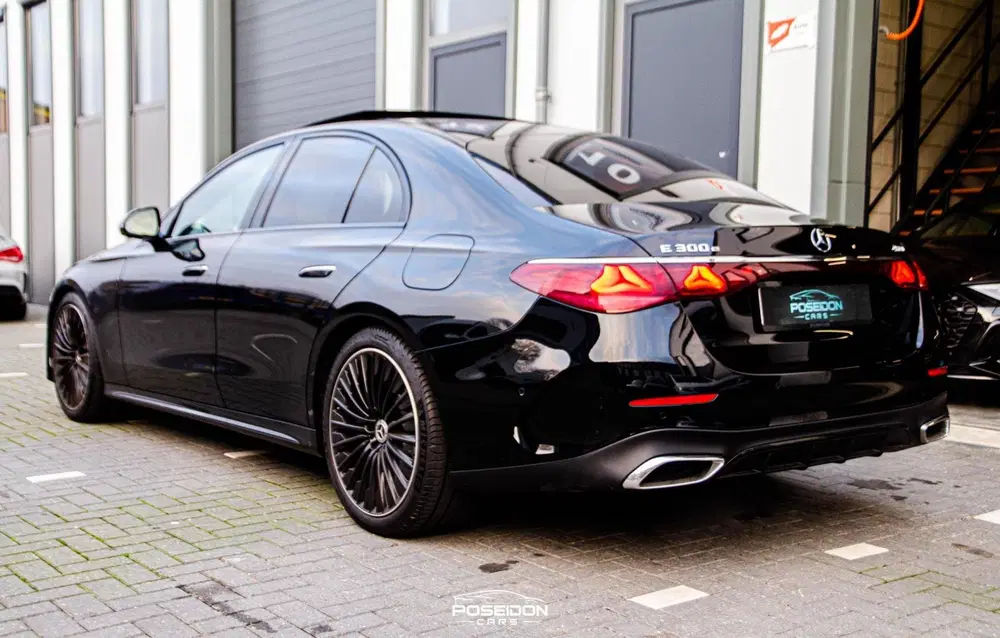 Mercedes-Benz E-Klasse 300 e 4MATIC AMG uit 2025, foto 5