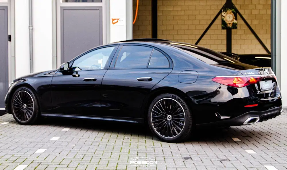 Mercedes-Benz E-Klasse 300 e 4MATIC AMG uit 2025, foto 7