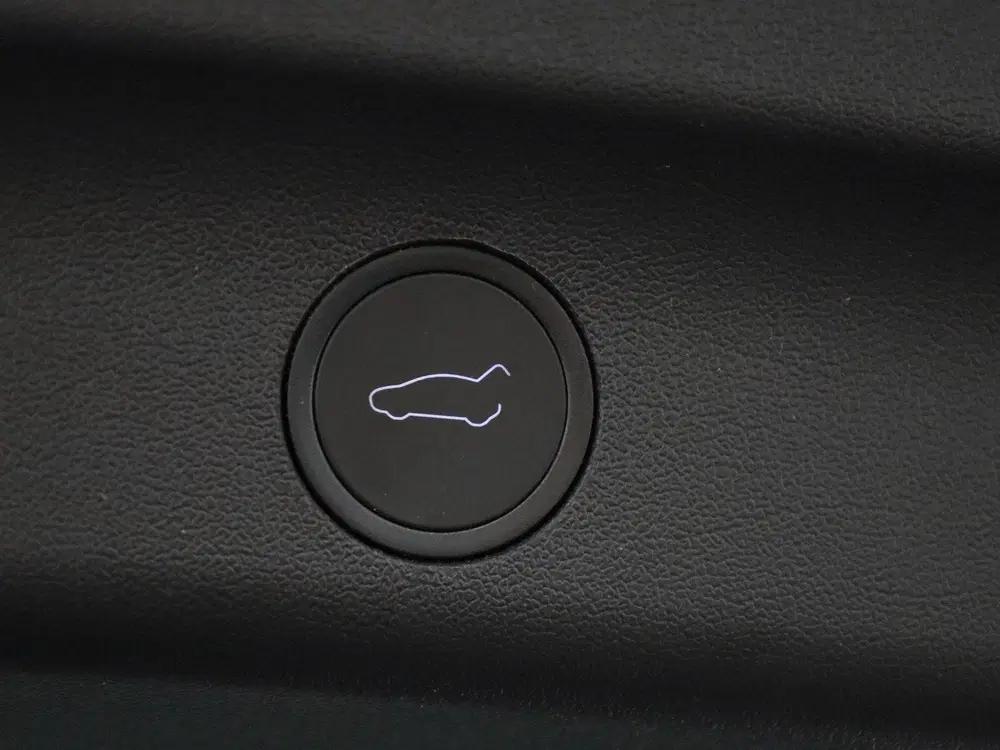 Tesla Model Y Performance AWD 75 kWh uit 2023, foto 13