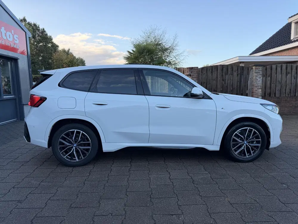 BMW iX1 xDrive30 M-Sport Pano uit 2025, foto 15