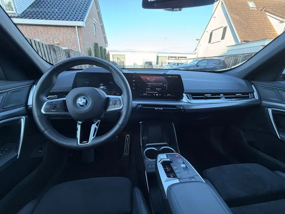 BMW iX1 xDrive30 M-Sport Pano uit 2025, foto 3