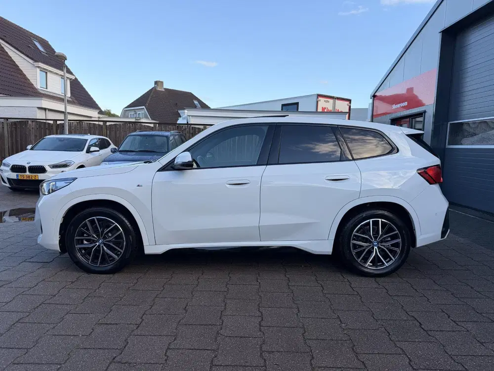 BMW iX1 xDrive30 M-Sport Pano uit 2025, foto 4