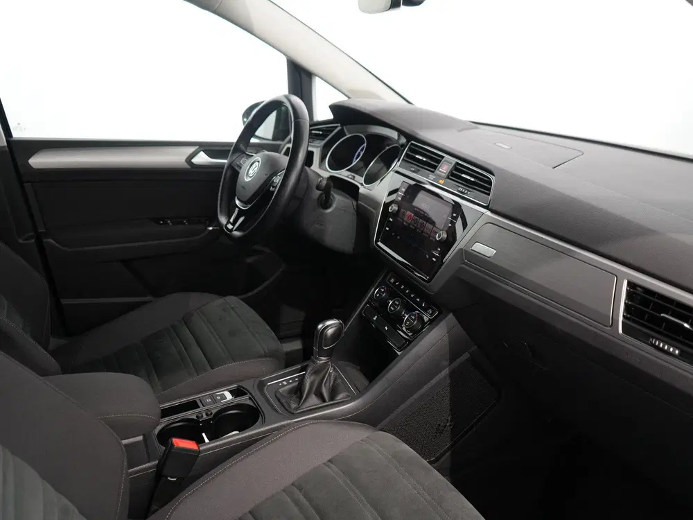 Volkswagen Touran 1.5 TSI Highline Business R 7p uit 2019, foto 3