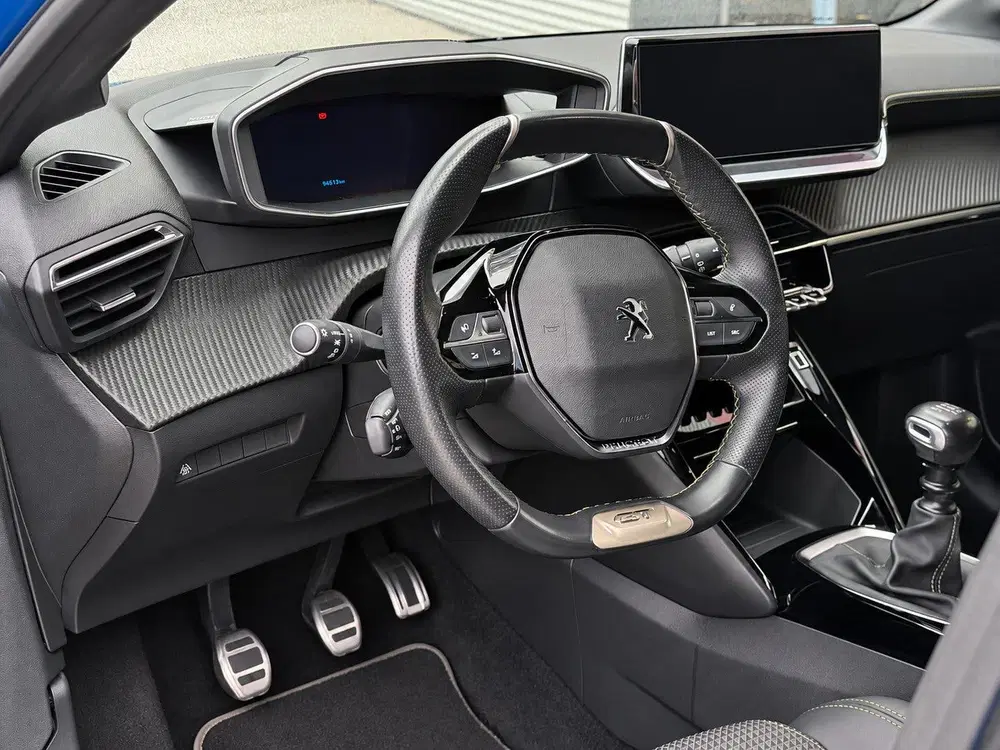 Peugeot 208 1.2 PureTech GT Pack uit 2021, foto 2
