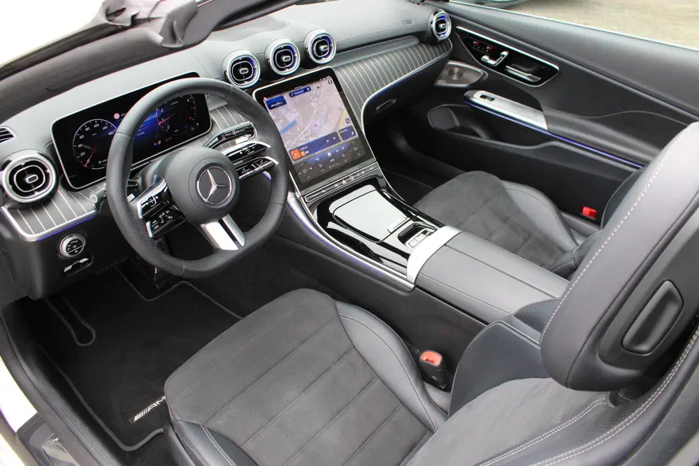 Mercedes-Benz CLE 200 AMG Cabrio Burmester uit 2024, foto 2
