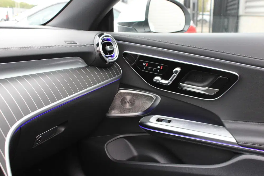 Mercedes-Benz CLE 200 AMG Cabrio Burmester uit 2024, foto 9