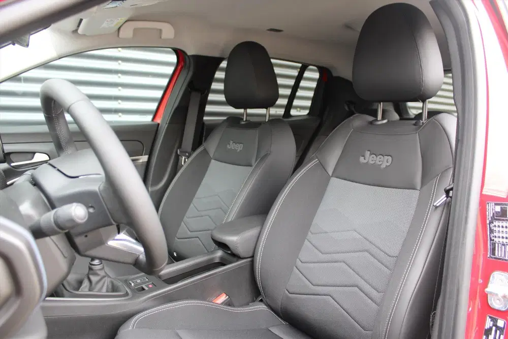 Jeep Avenger Altitude 100pk All-Seasonbanden I Adaptive uit 2024, foto 14