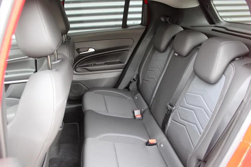 Jeep Avenger Altitude 100pk All-Seasonbanden I Adaptive uit 2024, foto 15