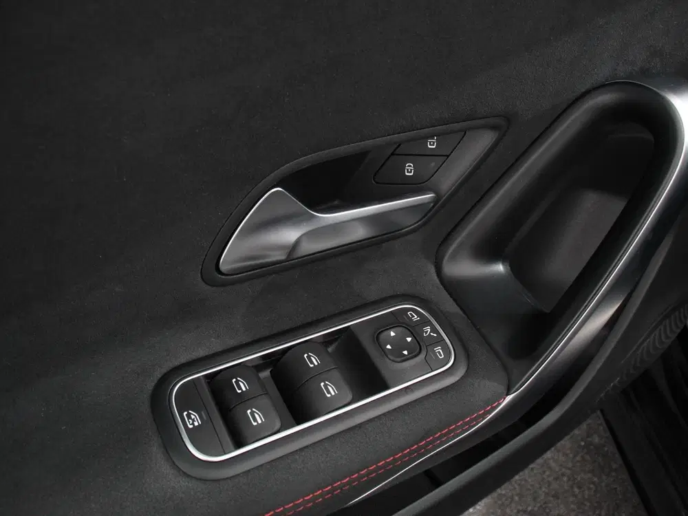 Mercedes-Benz A-Klasse 200 Automaat AMG Line Navigatie Clima uit 2022, foto 12