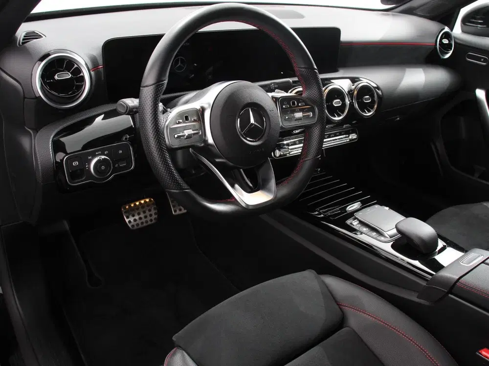 Mercedes-Benz A-Klasse 200 Automaat AMG Line Navigatie Clima uit 2022, foto 2