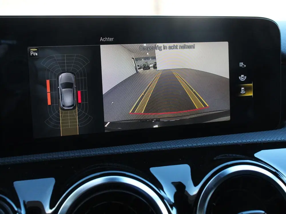 Mercedes-Benz A-Klasse 200 Automaat AMG Line Navigatie Clima uit 2022, foto 3