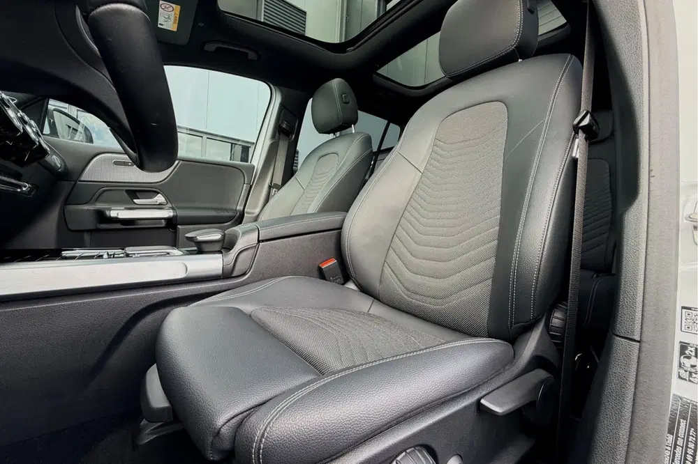 Mercedes-Benz EQB 300 4MATIC Luxury Line 67 kWh PANO BURMEST uit 2023, foto 4
