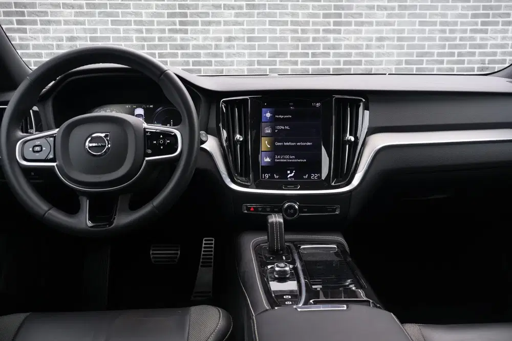 Volvo V60 2.0 T6 Recharge AWD R-Design uit 2022, foto 10