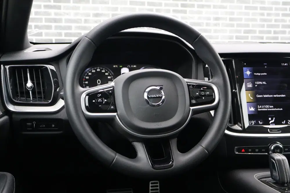 Volvo V60 2.0 T6 Recharge AWD R-Design uit 2022, foto 11