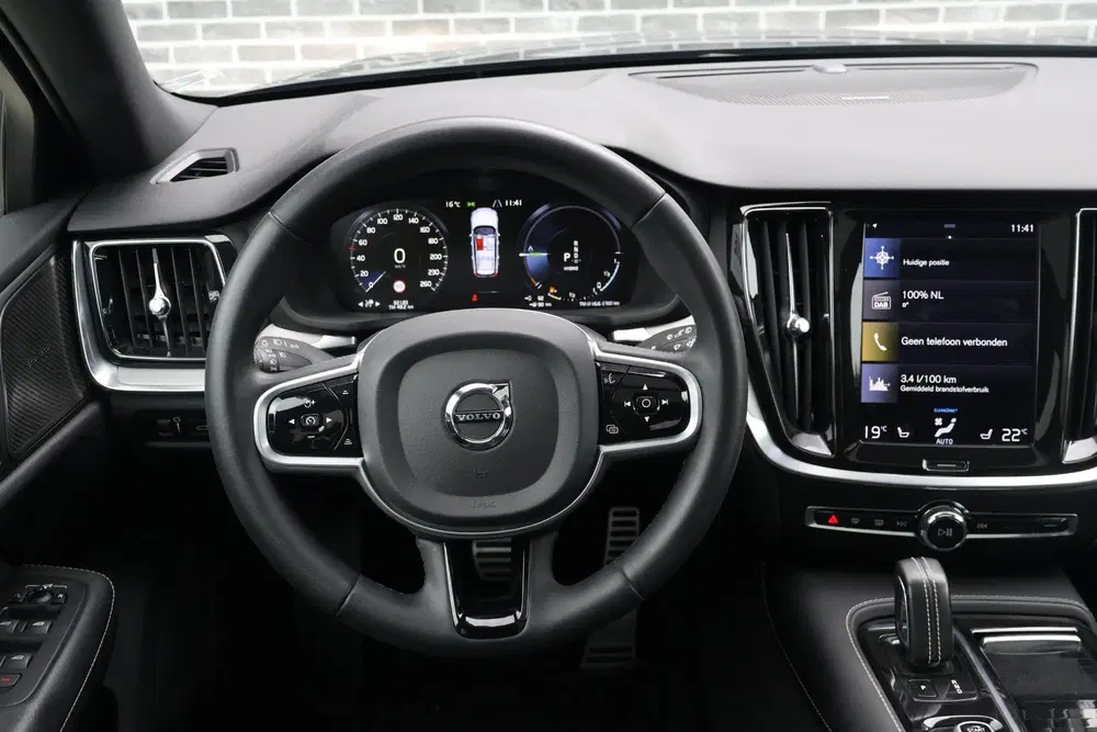 Volvo V60 2.0 T6 Recharge AWD R-Design uit 2022, foto 12